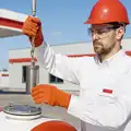 ¿Cómo se realiza el muestreo de combustibles según la NOM-016-CRE-2016? Guía técnica completa