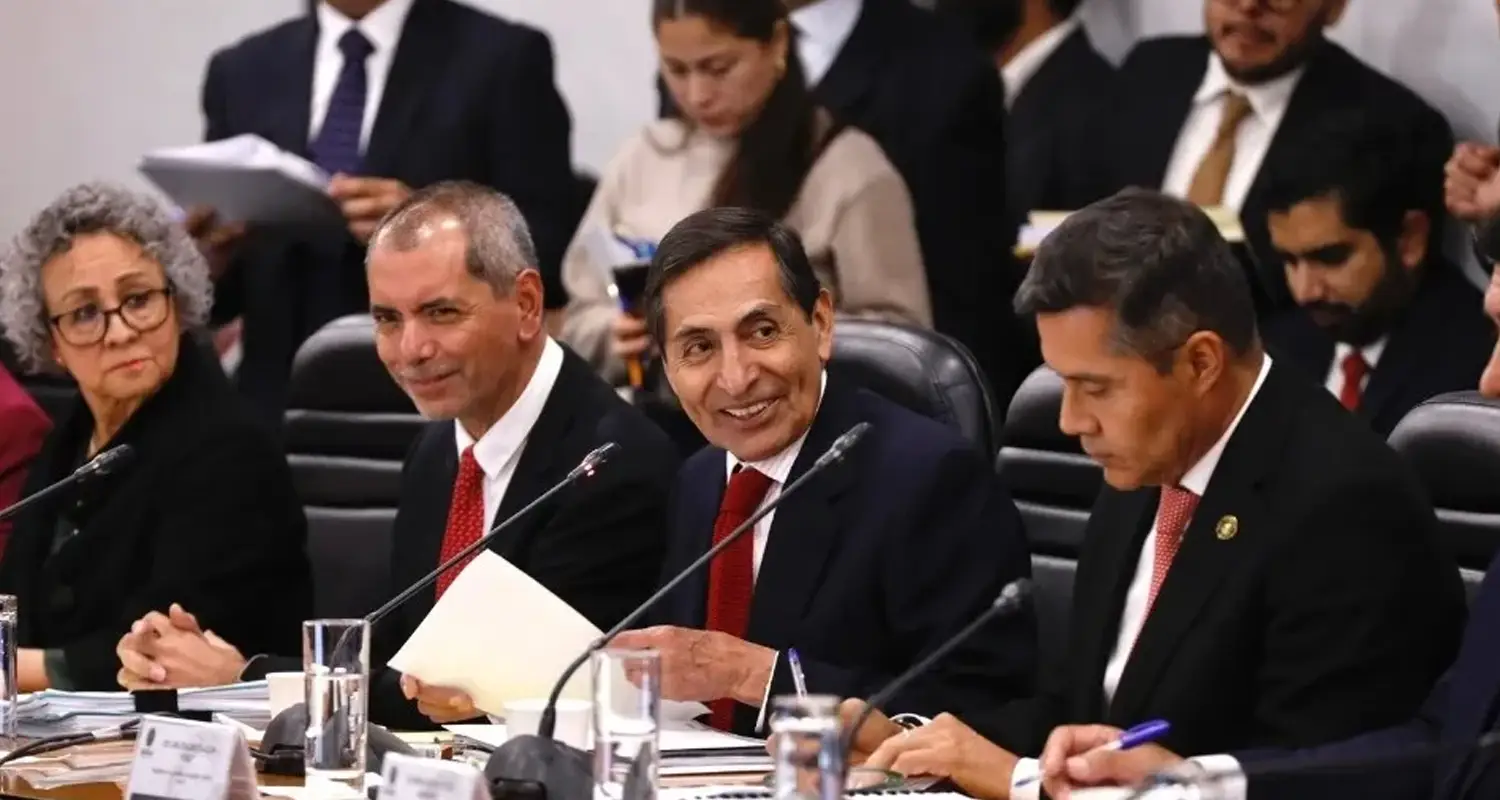 Gobierno reducirá gasto con desaparición de subsidiarias de Pemex y CFE