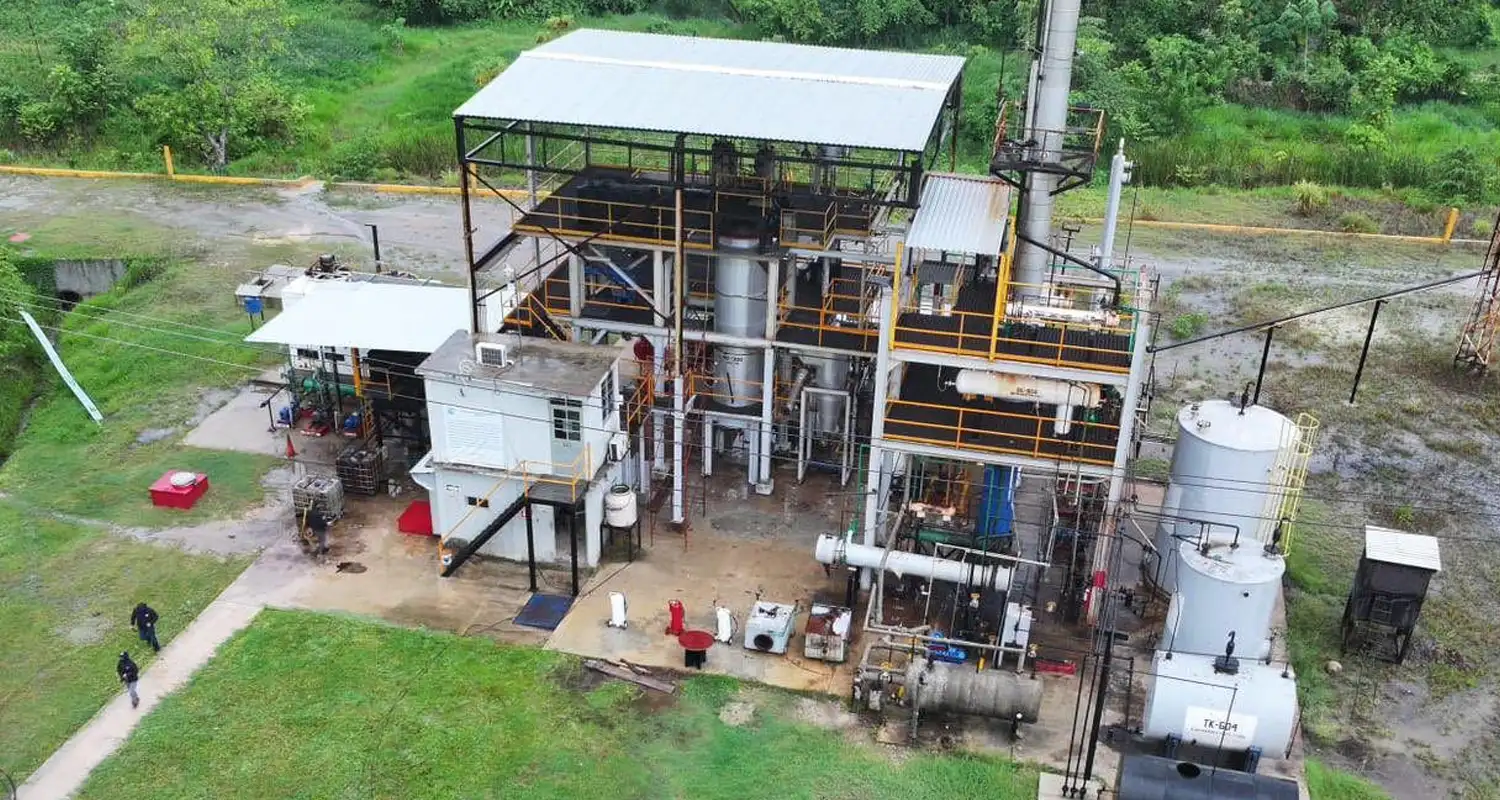 Desmantelan refinería clandestina en Veracruz: aseguran medio millón de litros de crudo ilegal