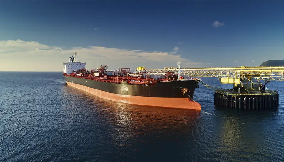 Sheinbaum propone envíos privados de combustible a Cuba: riesgos regulatorios y logísticos