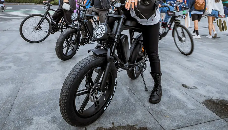 CDMX exige placas y licencia para bicis y scooters eléctricos; riesgo regulatorio