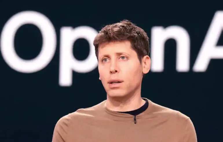 ¿El nuevo iPhone? Sam Altman y Ive van por la corona