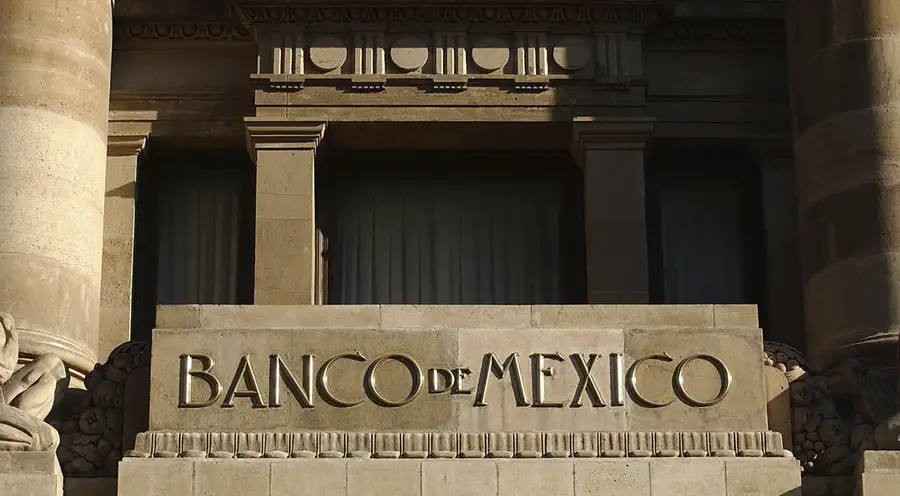 Banxico advierte riesgo de recesión en México por aranceles de Trump y desaceleración económica
