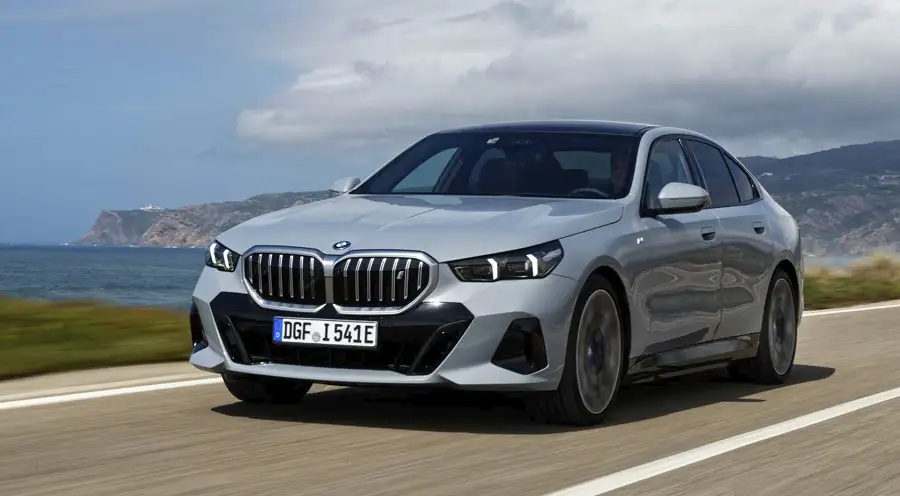 BMW asume costo de aranceles a autos hechos en México y la industria reacciona