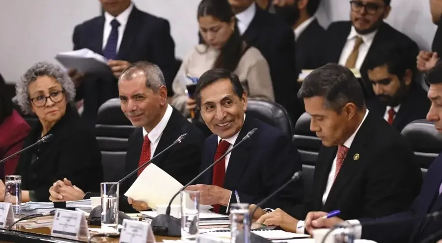 Gobierno reducirá gasto con desaparición de subsidiarias de Pemex y CFE