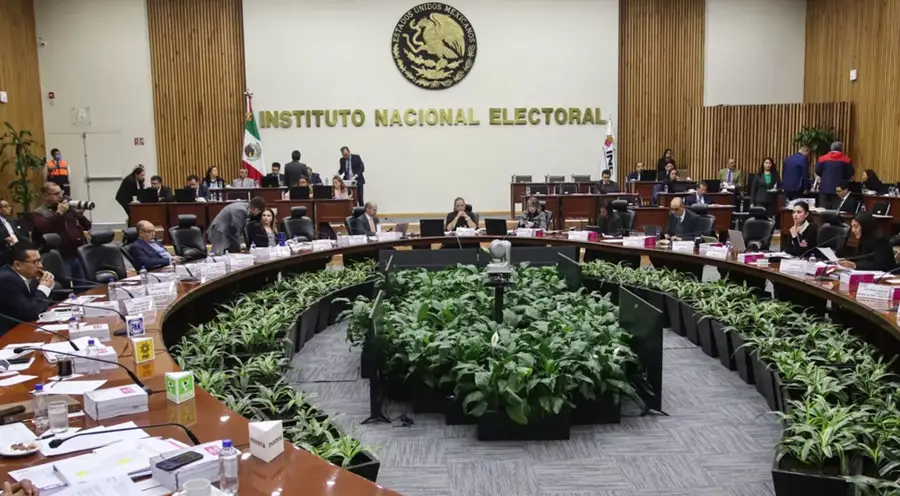 INE veta motes: ¡adiós 'Ministra del Pueblo' y 'Juez de AMLO'!