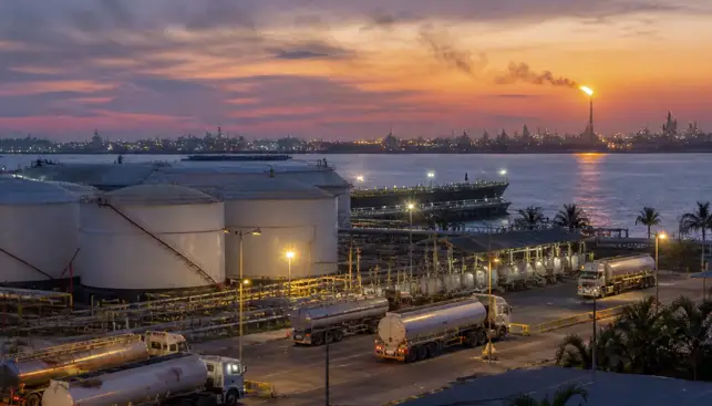 Caída del 85% en exportaciones de crudo: presión fiscal y riesgo para Pemex