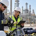 Equipos de protección personal en energía: cuándo comprar barato sale caro
