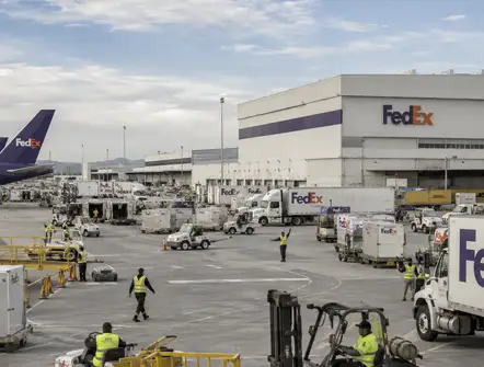 FedEx escala en México: riesgos y oportunidades para energía e infraestructura