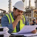 El riesgo de cobrar tarde: cómo un contrato rentable puede asfixiar a un proveedor energético