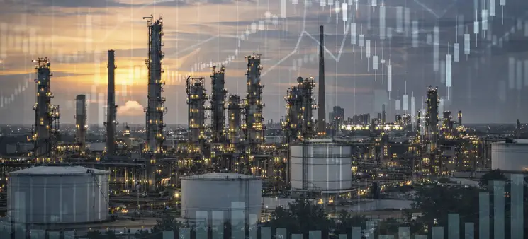 Pemex reduce deuda a nivel más bajo en 12 años: efectos financieros y riesgos